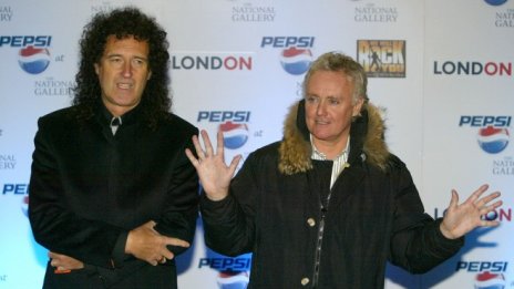 Живите членове на група Queen са с по-голямо богатство от кралица Елизабет II