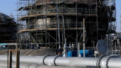 Цените на петрола се повишават в очакване на преговорите между Пекин и Вашингтон*