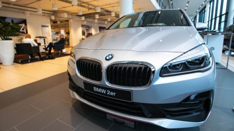 Рекордните резервации помагат на BMW да отчете силно тримесечие