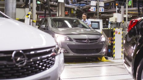 Opel пуска в продажба новия Astra с комби вариант и плъгин хибридна опция