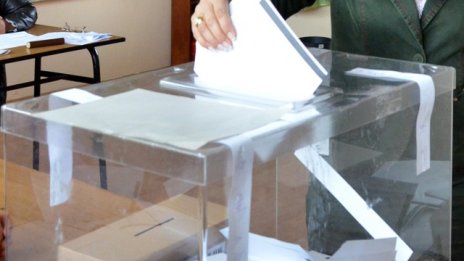 Галъп: Цачева води пред Радев с 4%, генералът – първи на балотажа