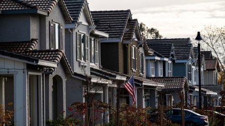 По-ниските ипотечни лихви тласкат нагоре броя на молбите за закупуване на жилища в САЩ