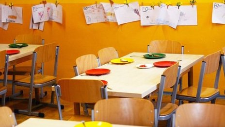 Софийски ученици първи ще ползват електронни купони за столово хранене