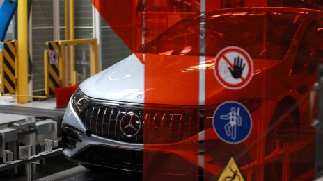 И Mercedes оттегля насоките си за годината заради търговската война на САЩ