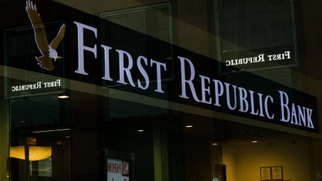 САЩ разследват търговия с акции на служители на First Republic