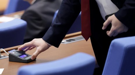 Парламентът закри Комисията за противодействие на корупцията