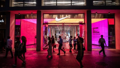 Nike се бори с ръст на инвентара и спад на рентабилността