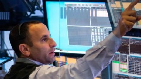 S&P 500 прекъсна губещата серия, Dow Jones отново се оцвети в червено
