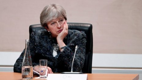 Тереза Мей е заплашена от оставки на министри заради плана ѝ за Brexit