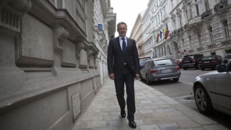 Украйна наложи санкции срещу партньора на "Газпром" Дмитро Фирташ