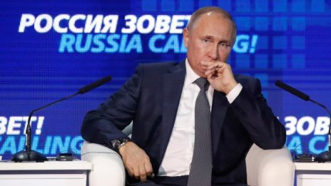 Путин: Руската икономика се приспособява успешно към външните шокове