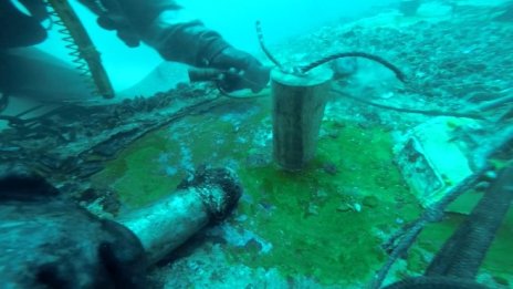 Напролет продължава източването на мазута от "Мопанг"