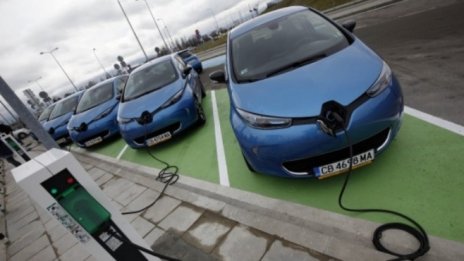 ЕК: Електромобилите са още твърде скъпи