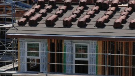 Продажбите на нови жилища в САЩ достигнаха 2,5-годишно дъно