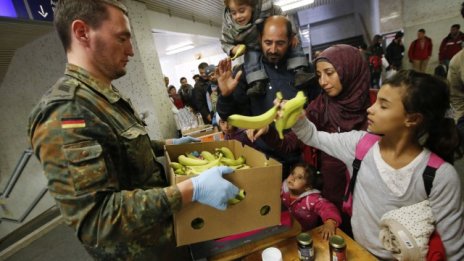 Габриел: Германия трябва да отдели повече средства за интеграция на бежанците