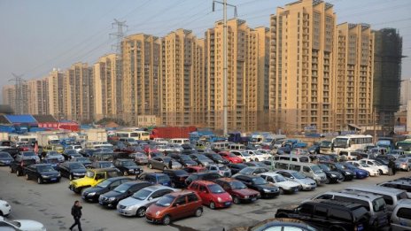 По-високият данък удари пазара на автомобили в Китай през април