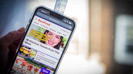 Цената на акциите на BuzzFeed се изстреля със 120% нагоре след новина за партньорство с OpenAI