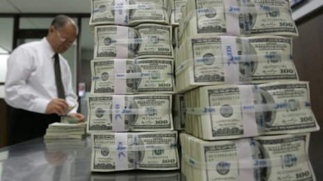 БМР: Нарастващият дълг в долари на развиващи се пазари ги излага на шокове