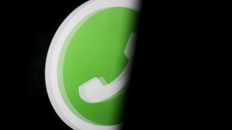 Германски регулатор иска WhatsApp да спре да предава данни на Facebook