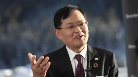 Изпълнителният директор на Toshiba напуска след натиск от акционерите