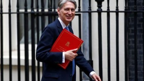 Великобритания ще преосмисли темповете на фискална консолидация