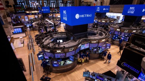 Dow се срина с над 1000 пункта, заличавайки част от историческия подем в сряда*