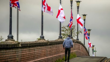 Великобритания търси блясъка на Тръмп, за да прикрие собствените си кризи
