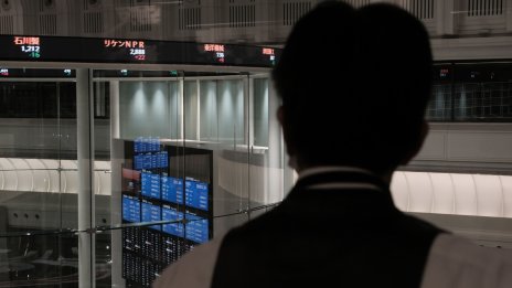 Слабите резултати на Wall Street разколебаха инвеститорите в Азия