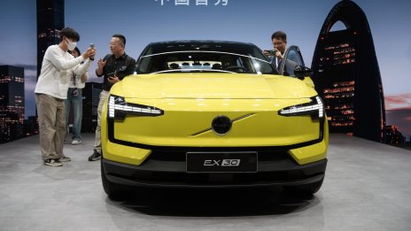 Volvo очаква трудна 2025 г., в която продажбите ще се сринат