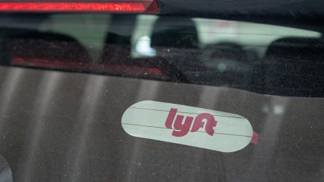 Lyft разочарова с прогнозата си за печалбата, което потопи акциите ѝ