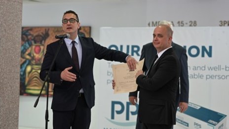 Българска компания инвестира 10 млн. лв. в завод за нитрилни ръкавици