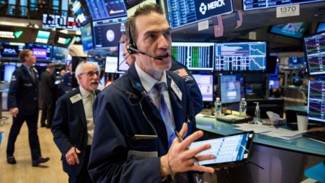 Цикличните акции поведоха ръстовете на Wall Street на фона на засилена волатилност