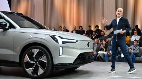 Volvo Cars очаква още една проблемна година след спад на тримесечната печалба