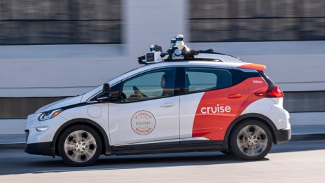 Honda и GM стартират услуга за роботаксита в Токио