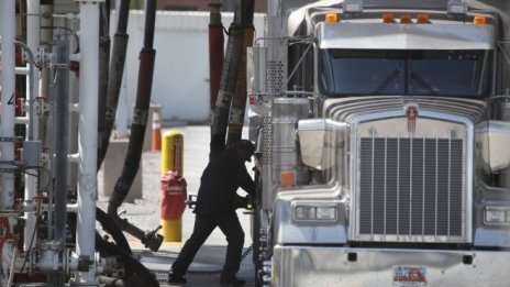 Вашингтон: Можем да ползваме стратегическите петролни резерви 