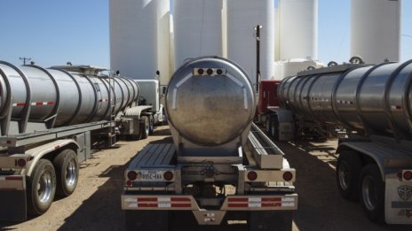 Петролът поевтинява на фона на облекченията при природния газ*