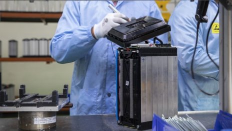 Съвместно предприятие на Stellantis и Mercedes ще строи завод за батерии в Италия