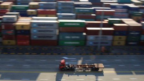 България е внесла повече, отколкото е изнесла през втория месец на годината