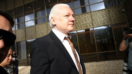 След 14 години и споразумение със съда Джулиан Асандж бе освободен