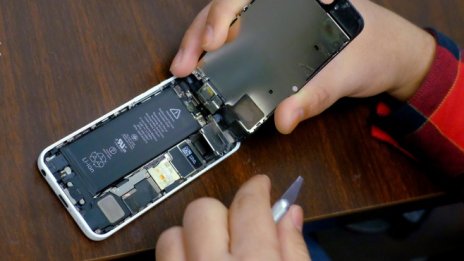 Apple се извини за забавянето на старите си модели iPhonе 