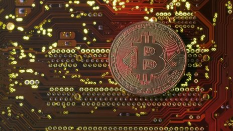 След нов спад биткойнът се възстанови до цена от 15 хил. долара