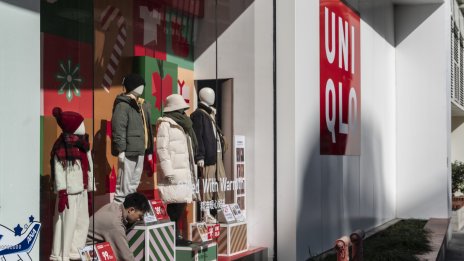 Собственикът на Uniqlo изненада със силни годишни резултати
