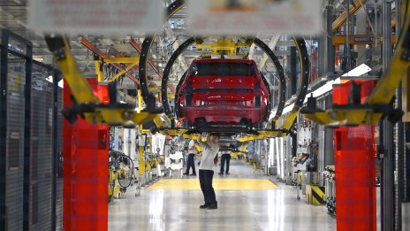 Stellantis отчита борсов срив, след като печалбата ѝ се сви с близо 50%*