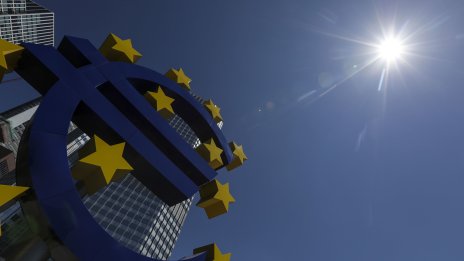 Лейн: ЕЦБ трябва да продължи да покачва лихвите, за да се справи с инфлацията