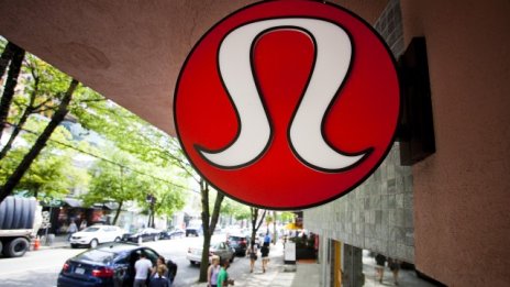 Lululemon повиши прогнозата за приходите и печалбата си