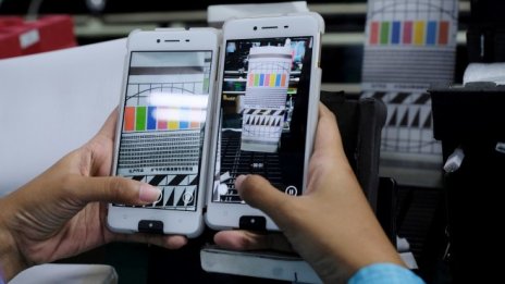 Графика на деня: Ожесточената битка на пазара на смартфони