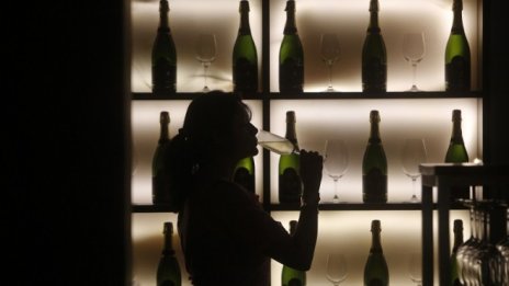 Онлайн търговията с алкохол в Русия вероятно ще започне с продажба на вино