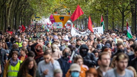 Франция е в плен на национална стачка заради пенсионната реформа на Макрон