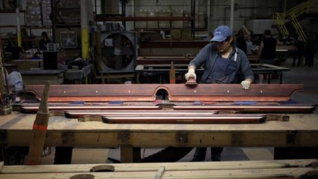 Фабричните поръчки в САЩ се понижават с 0,8% през февруари