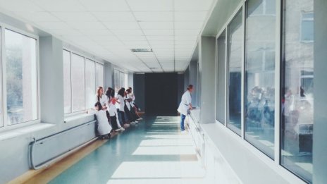 Как спирането на плановите операции в Унгария носи възможности за частния сектор